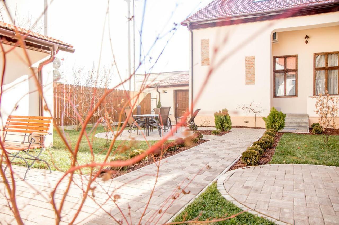 Antique Aparthotel Alba Iulia Dış mekan fotoğraf